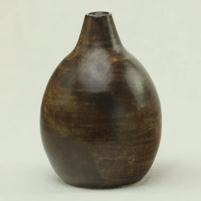 Iron-glazed bud vase